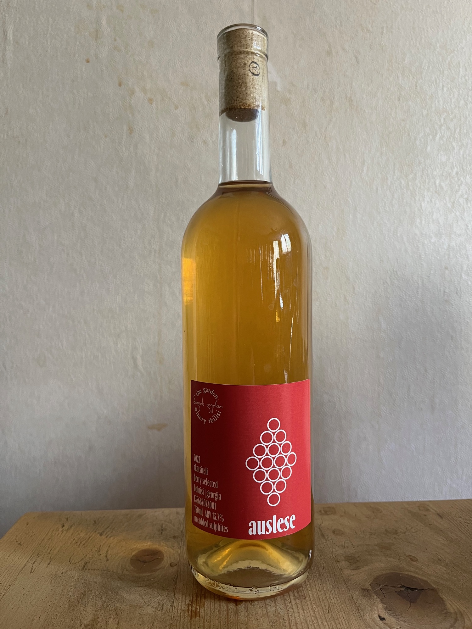 Auslese Rkatsiteli — clear bottle with red label and grape cluster motif reading auslese